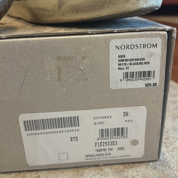 Golden Goose -Super Low Top Sneaker - Picture 2 of 8